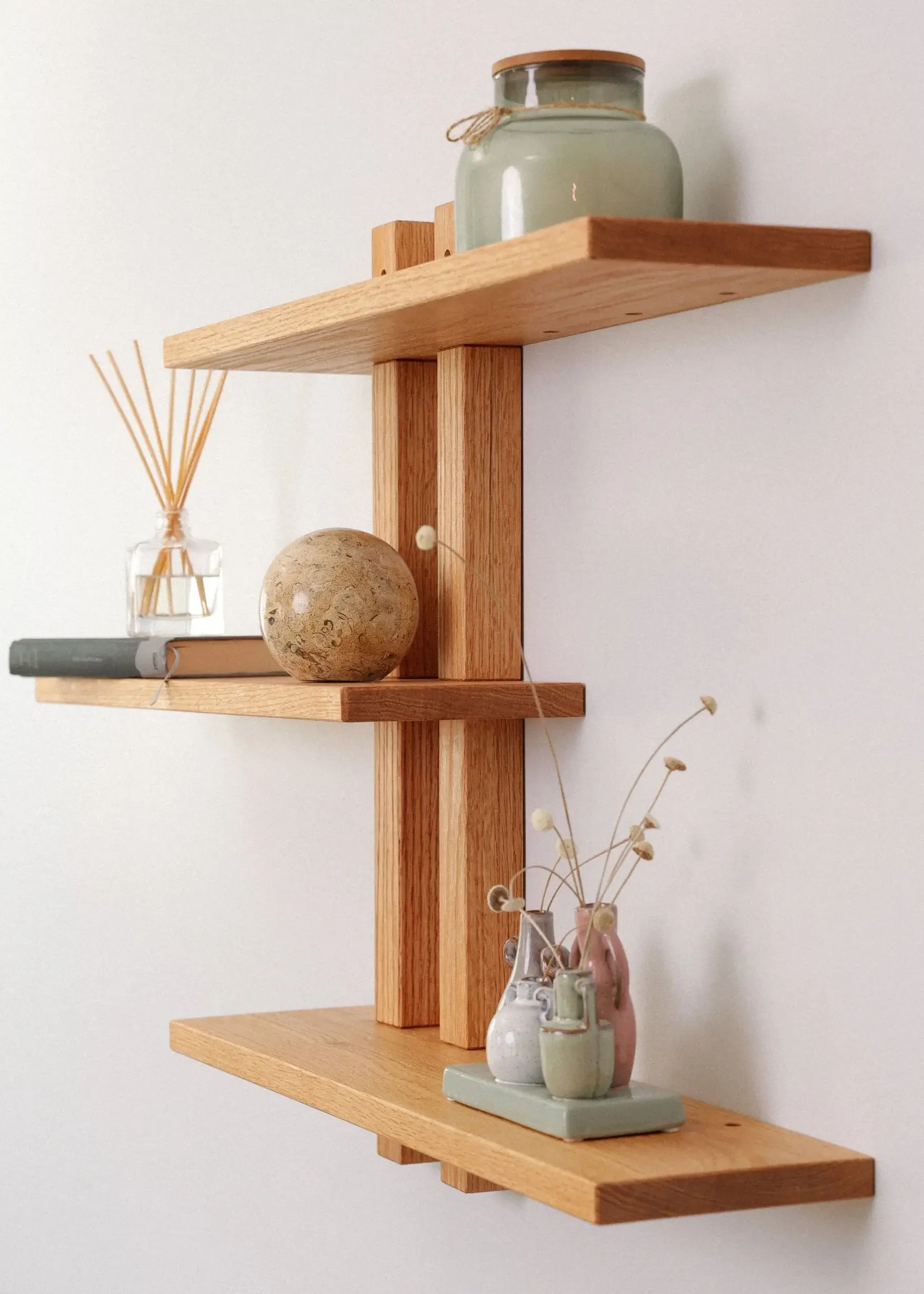 Modular Wall Shelf – Adjustable Floating Shelf in Oak or Walnut