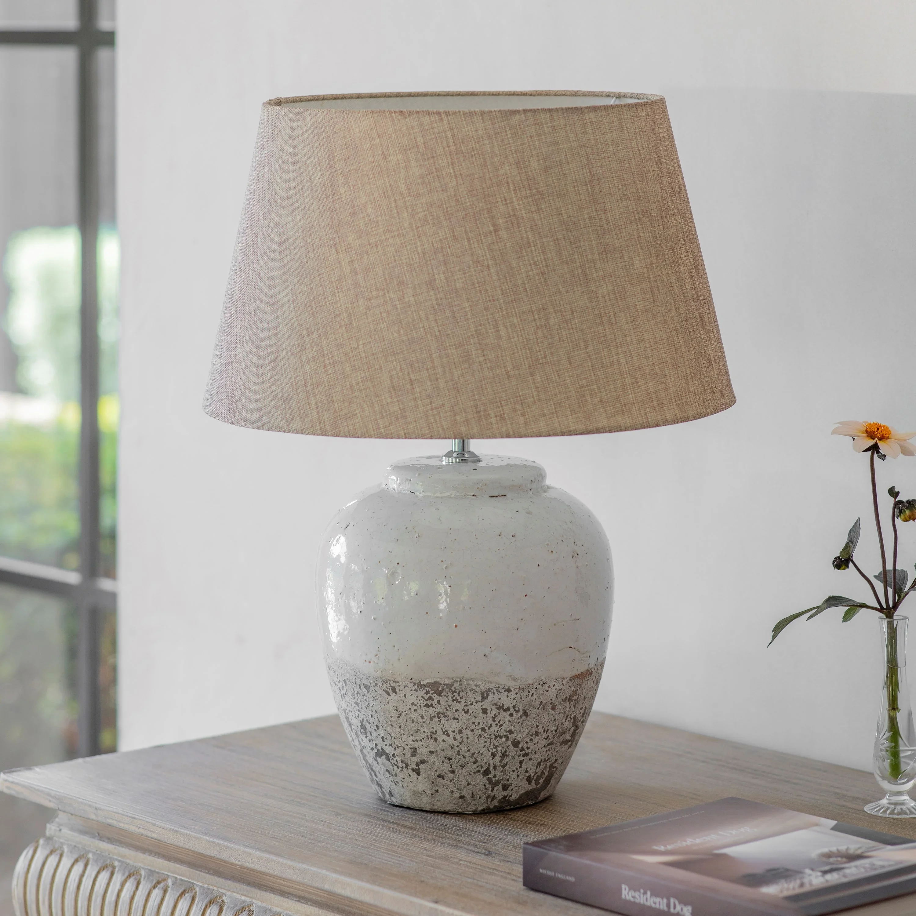CLEMSFOLD OMBRE STONE TABLE LAMP